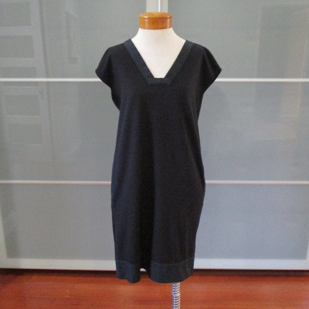 See by Chloe Wool Blend Black V-Neck Sleeveless Shift Dress